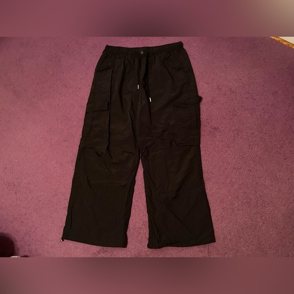 100% polyester black cargo pants in 2XL - Picture 3 of 6